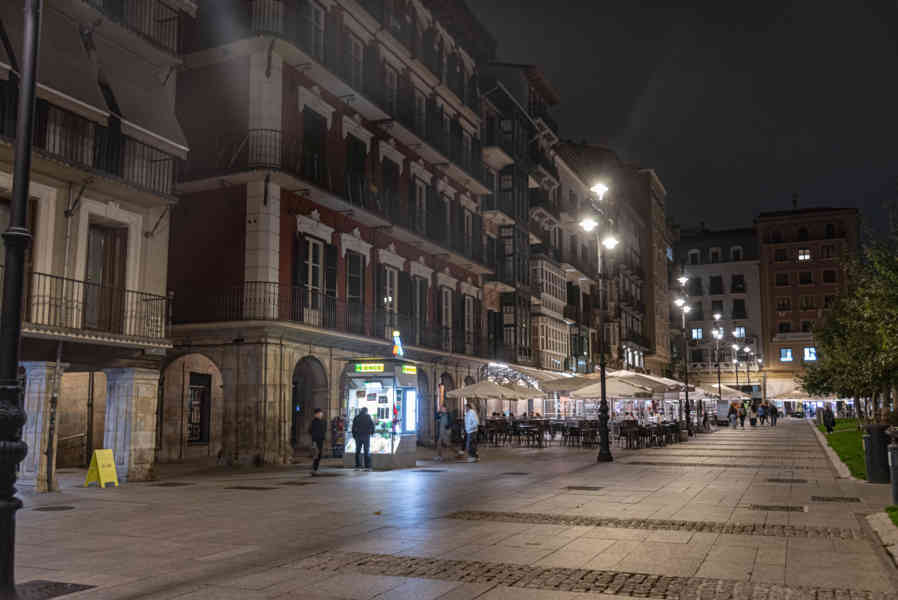Pamplona 012 - plaza del Castillo.jpg